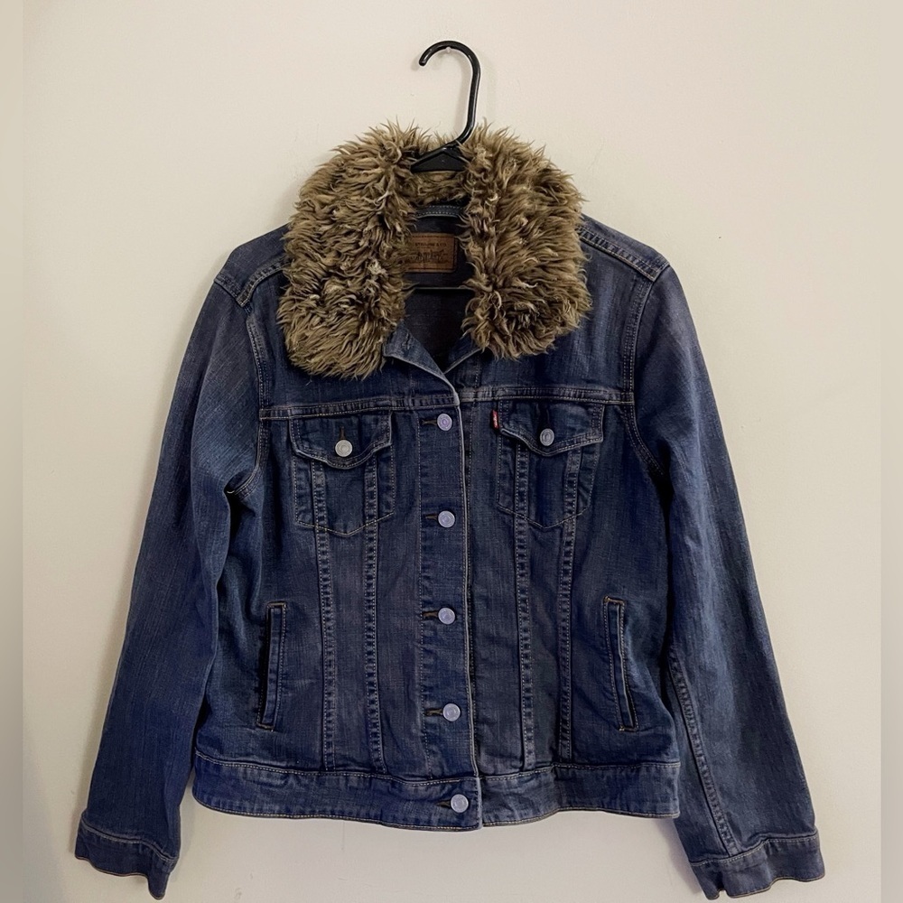 Levi's Denim Ex Boyfriend Trucker  Jacket with Faux Fur Collar Casual Fall Chic